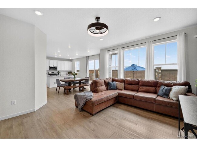 Building Photo - Spacious & Bright, Multi-Level 3BR 3BA in Commerce City w/ Private Yard!