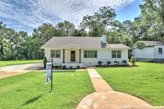 Building Photo - Now Leasing for Fall 2025! $800 Per Bedroo...