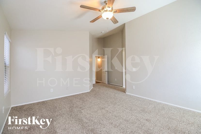 Building Photo - 1417 E Jeanne Ln