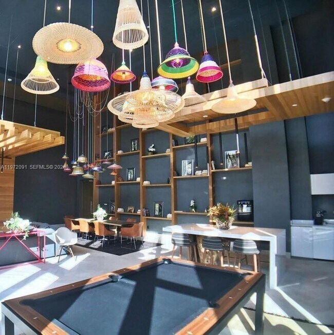 Building Photo - 1010 Brickell Ave