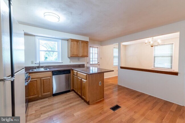 Building Photo - 12136 Bentridge Pl