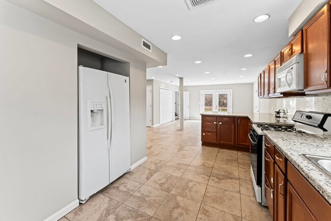 Building Photo - 2916 Oakwood Ave