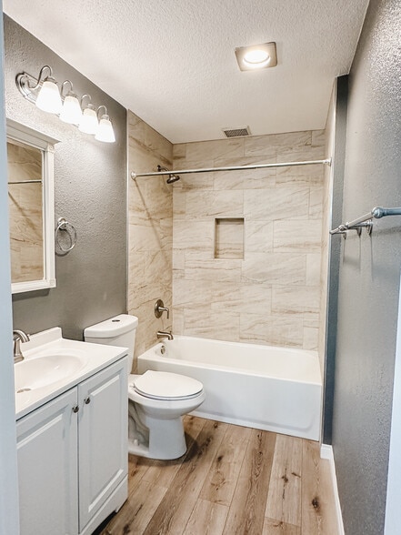 Building Photo - 10425 Caminito Cuervo