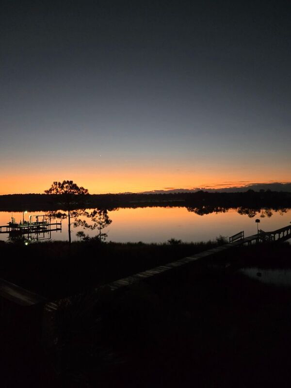 Building Photo - 2572 Gulf Breeze Ave