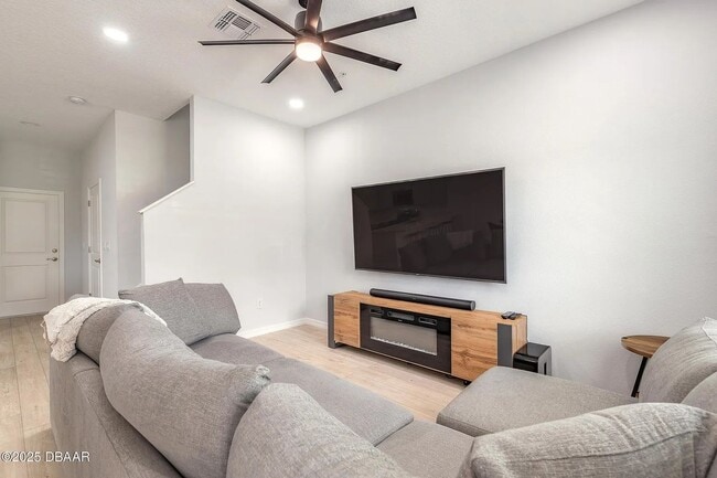 Building Photo - 143 W Fulton St