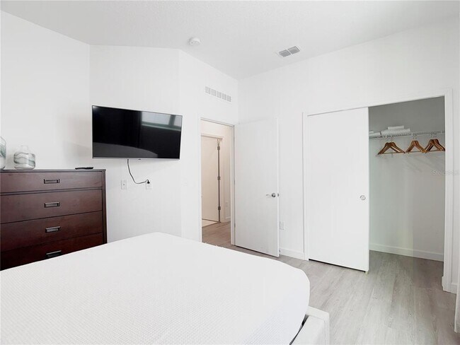 Building Photo - 332 Famagusta Dr