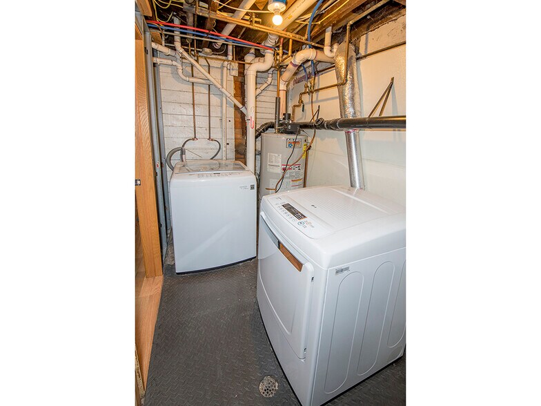 Building Photo - 961 18th Ave SE