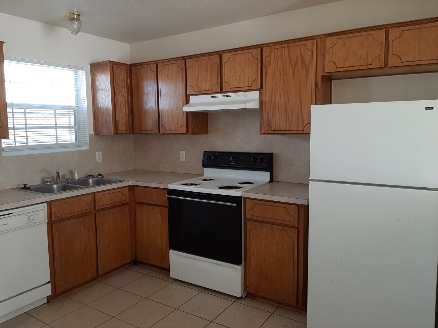 Building Photo - 4007 Madison Dr