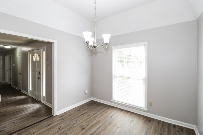 Building Photo - 1582 Wind River Cir E