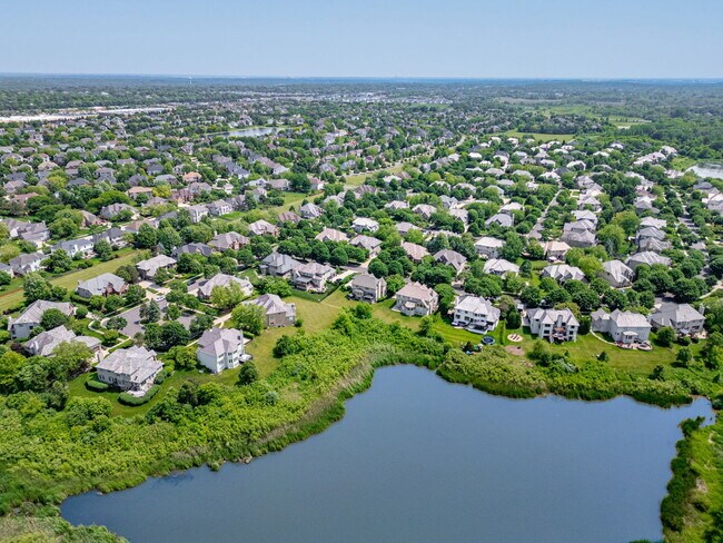 Building Photo - 552 Waters Edge Dr