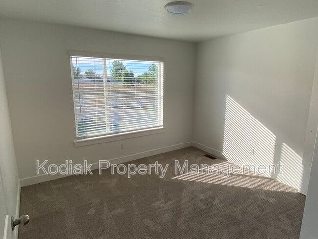 Building Photo - 1108 N 1880 W