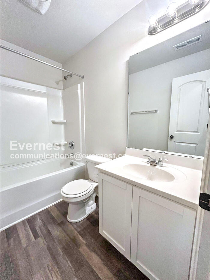 Building Photo - 1600 Sandersted Village Cir