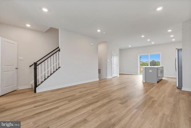 Building Photo - 16639 Green Glade Dr