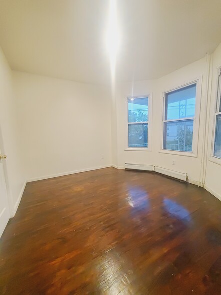 Building Photo - 115 Ege Ave