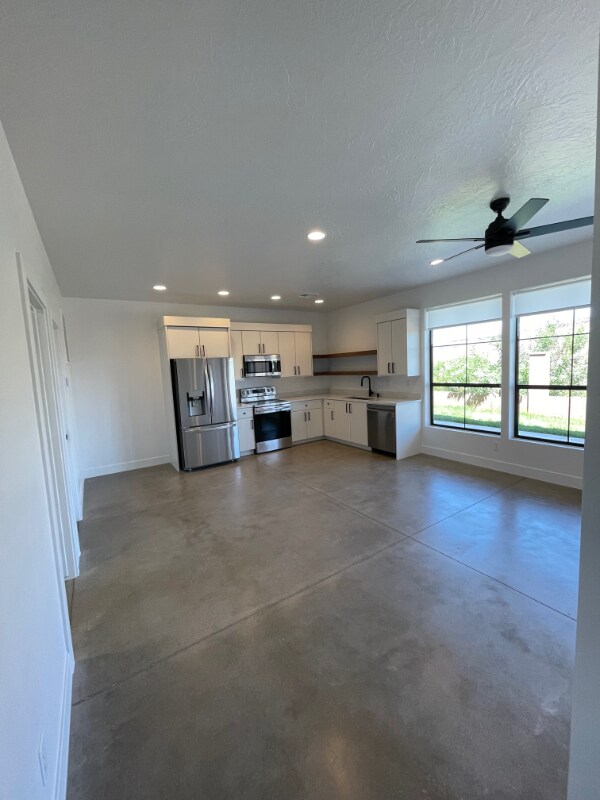 Building Photo - 676 676 W Lava Pointe Dr