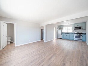 Building Photo - 2108-2108 Drescher St