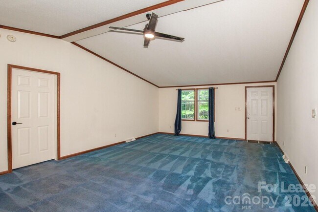 Building Photo - 447 Kemp Rd