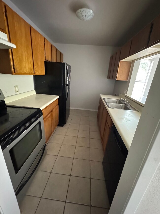 Building Photo - 409 North St