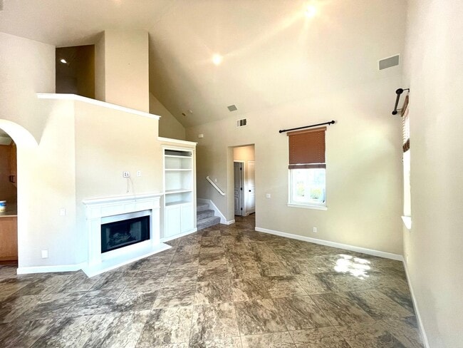 Building Photo - Pet friendly House Santa Maria