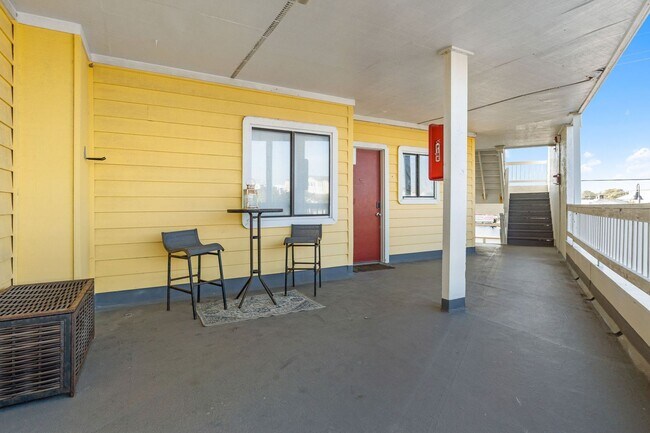 Building Photo - 302 Canal Dr