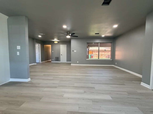 Building Photo - 7715 Catalina Ln