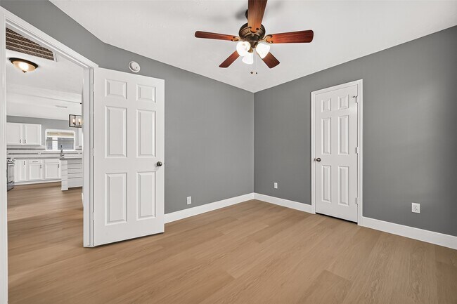 Building Photo - 22210 Bellow Glen Dr