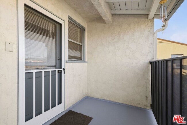 Building Photo - 5324 Vantage Ave