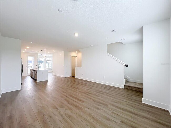 Building Photo - 15465 Hamlin Pk Dr