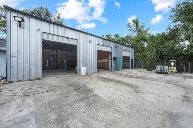 Building Photo - 5621 Haywood St