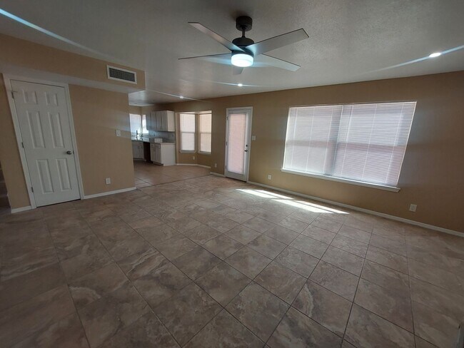 Building Photo - 4 BEDROOM 3 BATHROOM HOME! fully remodeled...