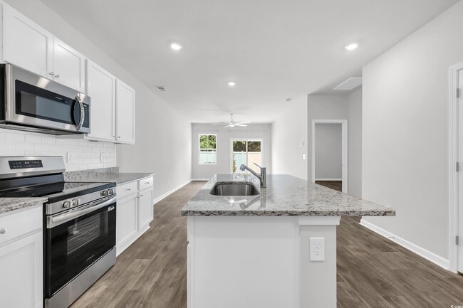 Building Photo - 2087 Victory Wy