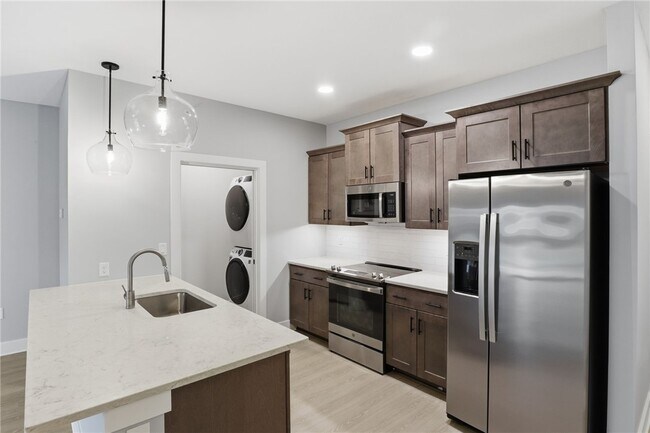 Building Photo - 1195 Marina Pkwy