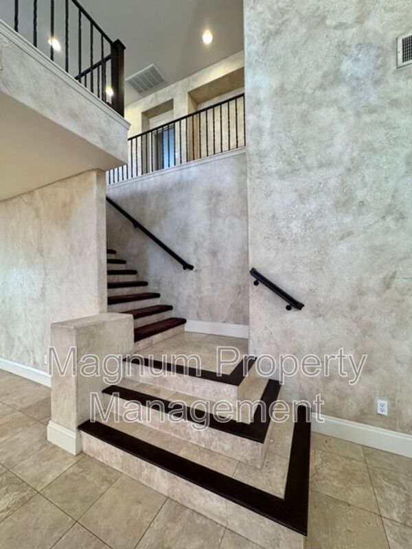 Building Photo - 45632 Corte Royal