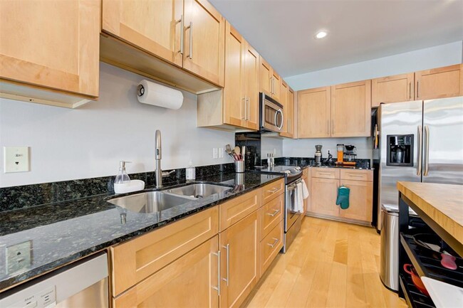 Building Photo - 444 N Central Ave