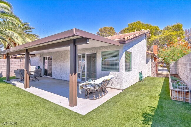 Building Photo - 4413 Live Oak Dr