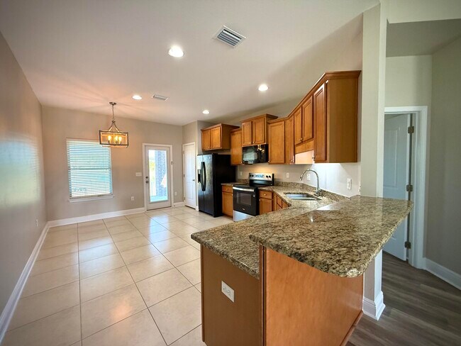 Building Photo - 399 Pin Oak Loop