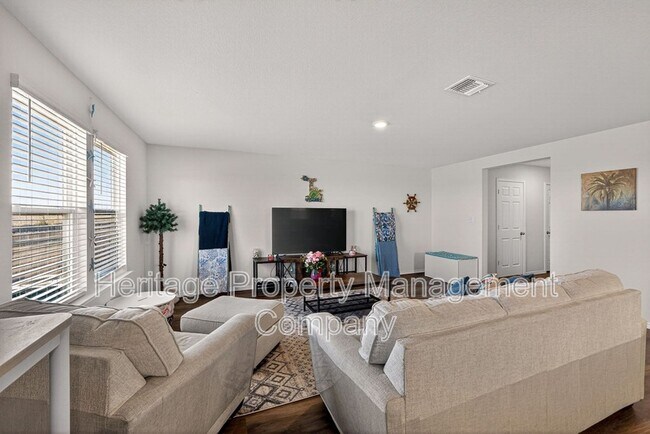 Building Photo - 4037 Bermuda Ln