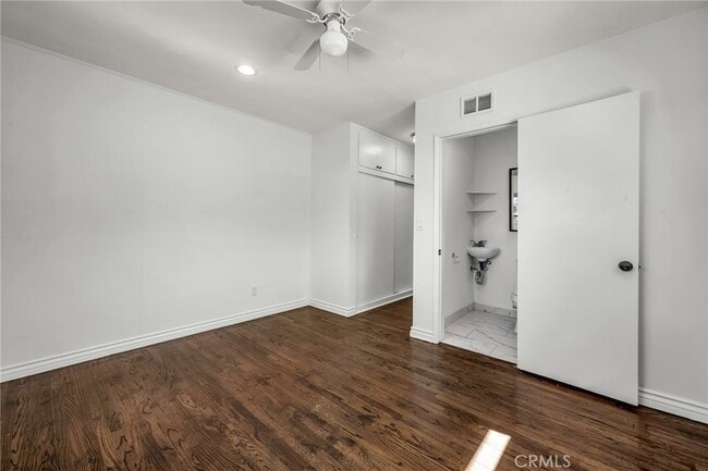 Building Photo - 6139 Tampa Ave