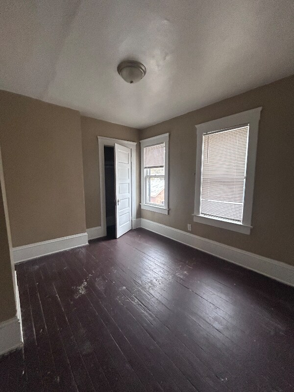 Building Photo - 1331 E 86th St