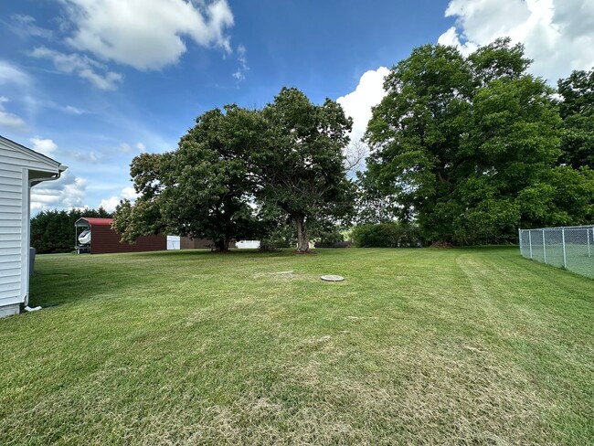 Building Photo - IMMACULATE ONE LEVEL HOME AVAILABLE IN SUR...
