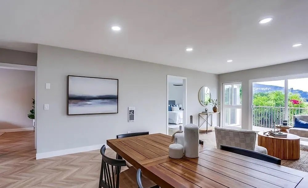 Building Photo - 2600 Torrey Pines Rd