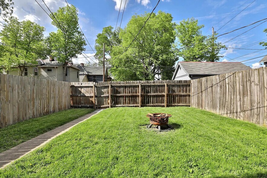 Backyard1 - 350 W 1st Ave