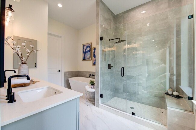 Building Photo - 6121 Pacific Frst Dr