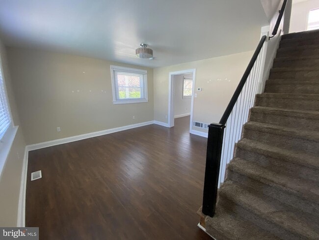 Building Photo - 106 S Walnut St