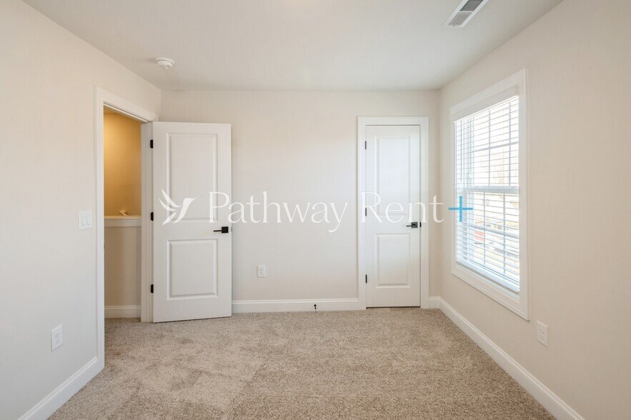 Building Photo - 141 Adams Tree Wy