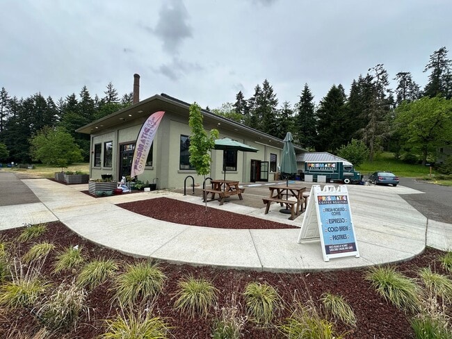 Building Photo - Large Three Bedroom Home in Sustainable South Salem Community