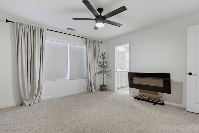 Building Photo - 956 Blackstone Dr