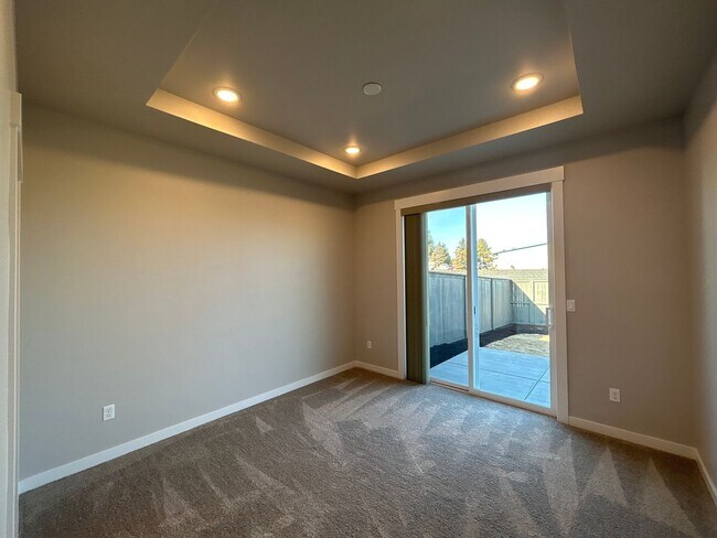 Building Photo - MOVE IN SPECIAL- Stylish 2BR + Office Duplex in SE Bend – Garage & Smart Home Perks