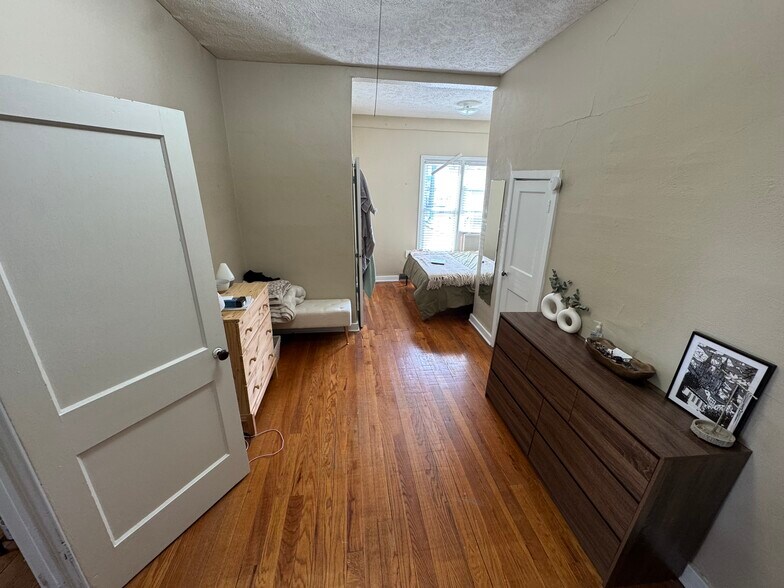 Building Photo - 1011 Fremont St