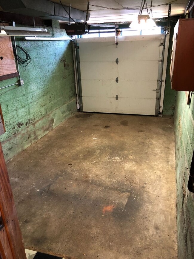 Building Photo - 2 Bed / 1 Bath Single Family Home for Rent...